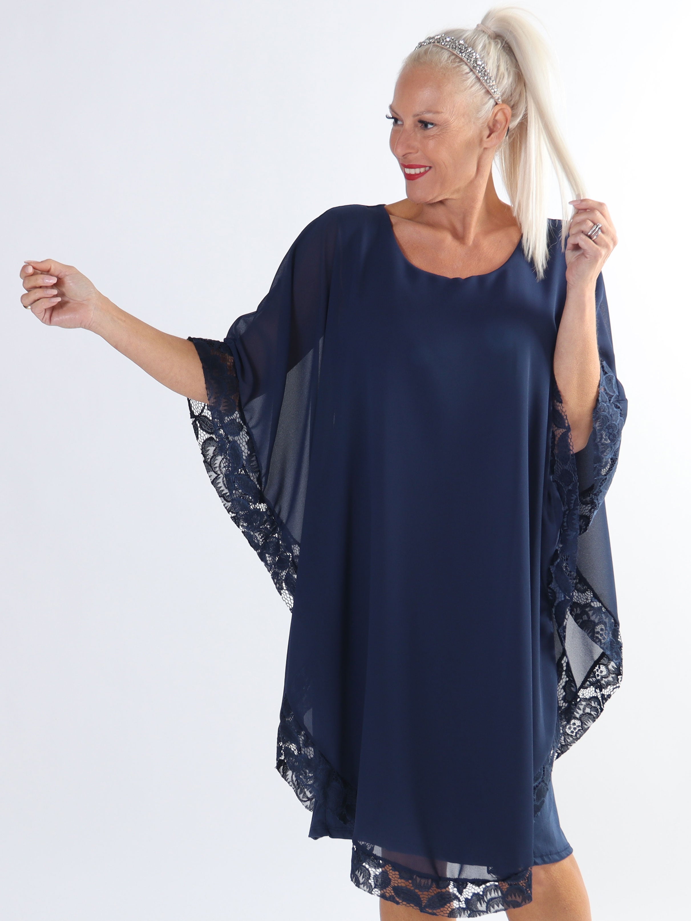 Kenya Edge - Plus size tunikakjole med chiffonlag og blondekant